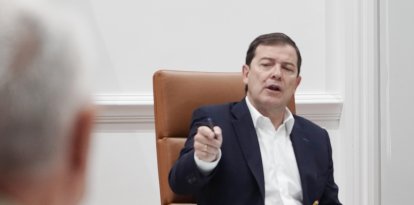 El presidente de la Junta de Castilla y León, Alfonso Fernández Mañueco, se reúne con miembros del Ejecutivo autonómico para avanzar en las actuaciones de reconstrucción de las zonas afectadas por los incendios forestales en la Comunidad.