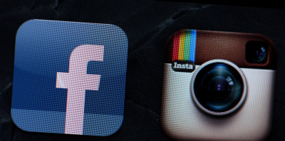 Fotografía de archivo de los logos de las aplicaciones Facebook (i) e Instagram (d) en un Iphone. EFE/Rolf Vennenbernd.