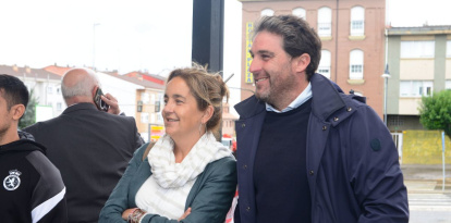 Natichu Alvarado, la jefa de la Cultural, y el director deportivo, Asier Goiria, antes de la ofrenda a la Virgen del Camino.