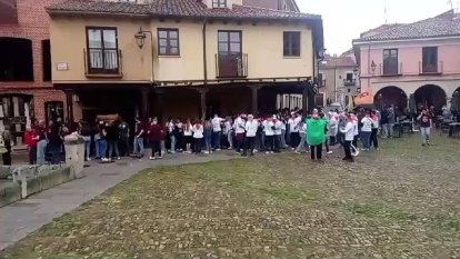 Ambiente festivo en la plaza del Grano