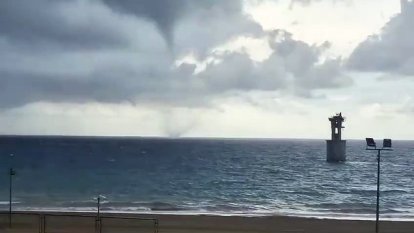 Un tornado sorprende en Malaga.