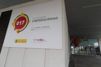 La sede del Incibe en León promociona también el servicio del 017. ramiro
