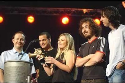 Los componentes de la Oreja de Van Gogh recogieron dos galardones, incluido el de mejor álbum pop.