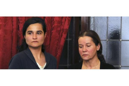 Triana y su madre, Montserrat, al acabar el juicio