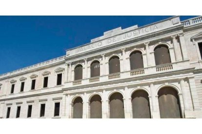 El TSJ (sede en la foto) echó por tierra la sentencia de la Audiencia. DL