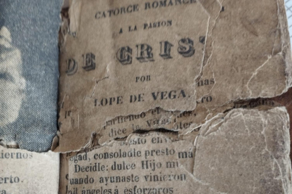 El libro 'Catorce Romances de la Pasión de Cristo' (Lope de Vega), que conserva Carlota Martínez.