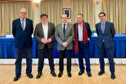 El presidente del Consejo de Cuentas, Mario Amilivia y los consejeros Emilio Melero y Miguel Ángel Jiménez fueron recibidos por el alcalde, Jesús María Cedazo, y otros miembros de la Corporación municipal.