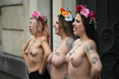 Activistas de Femen denuncian las agresiones sexuales en el cine.