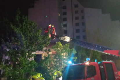 Los bomberos sofocaron rápidamente las llamas y no hubo que lamentar daños personales.
