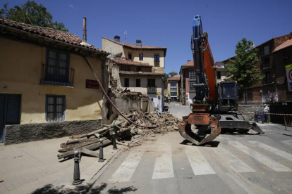 Esta vivienda fue declarada como ruina inminente tras sufrir un incendio el pasado mes de abril.