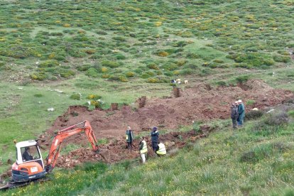 La Asociación para la Recuperación de la Memoria Histórica ha encontrado los primeros indicios de la fosa.