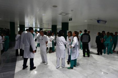 Asamblea de médicos en el Hospital de León.