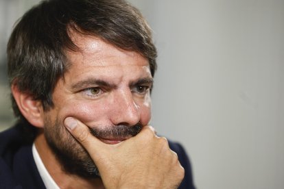 El ministro de Cultura y portavoz de Sumar, Ernest Urtasun, durante la entrevista con EFE. EFE/Chema Moya