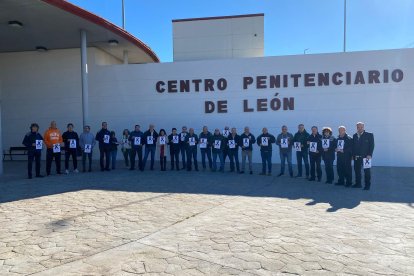 Concentración de los trabajadores del complejo penitenciario de Mansilla de las Mulas en León.