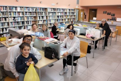 Mujeres participantes en la iniciativa solidaria de Vega de Espinareda.