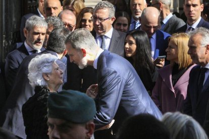 El rey con Mari Luz, nieta de los Altamira.