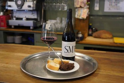 Vino con tapa.