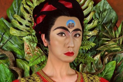 Yasumasa Morimura como Frida Kahlo.