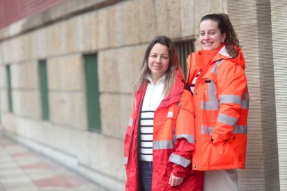 Las enfermeras de los centros de salud de Trobajo y La Condesa, Leticia Trancón y Laura Bécares, pasearán con los pacientes.