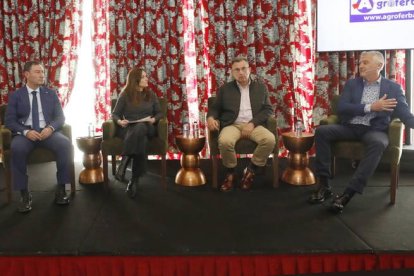 Participantes en la segunda mesa de la jornada sobre el potencial agrícola en León.