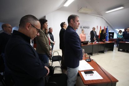 Imagen de un pleno del Consejo, con Alonso en primer plano y Ramón al fondo.