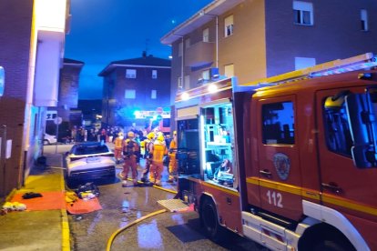 Los bomberos lograron sofocar el fuego rápidamente y evitar males mayores