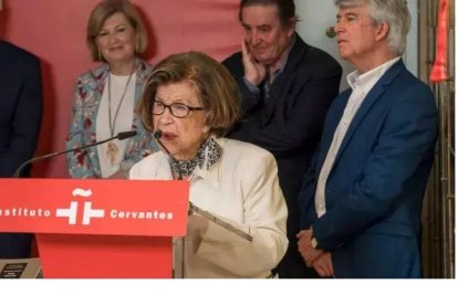 La poeta Dionisia García.