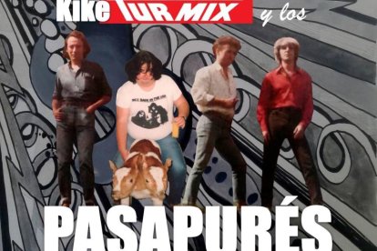Kike, Macario y Toño, esto es, tres de Los Cardiacos, con Kike Turmix (segundo por la derecha), en una psicodélica imagen de la etapa leonesa del músico.