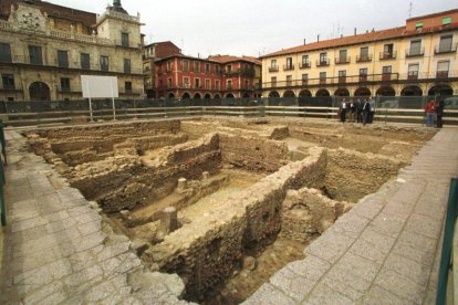 Excavación en la Plaza Mayor cuando se hizo el parking.