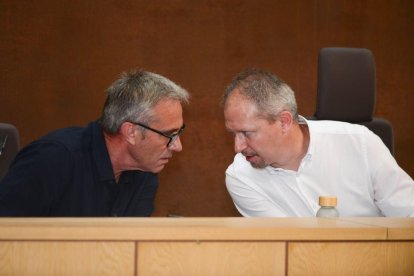 Vicente Álvarez y Jorge Pérez, en el pleno de ayer en Villaquilambre.