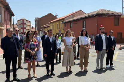 La alcaldesa y la pedánea de San Andrés junto a miembros de la Corporación.