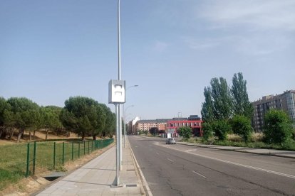 El radar de Eras amaneció pintado de blanco para inutilizar el foco de las sanciones.