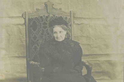 Manuela Álvarez de Miranda y Cuenllas, en una foto de 1933 que dedicó a su prima tras ser elegida alcaldesa