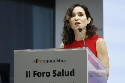 La presidenta de la Comunidad de Madrid, Isabel Díaz Ayuso, interviene en la inauguración del II Foro Salud organizado por el digital elEconomista, este martes en Madrid. EFE/ Mariscal.