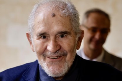 El expresidente de la junta de CyL, Demetrio Madrid, participa en las Jornadas ‘45 aniversario de la Constitución Española de 1978 y 40 del Estatuto de Autonomía de Castilla y León’, organizadas por el Consejo Consultivo de Castilla y León y la Universidad de Salamanca. En la imagen junto a Ricardo Rivero, rector de la USAL.