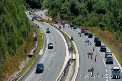 Tráfico en la AP-66 este domingo.