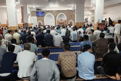Rezo de los viernes ayer en la mezquita de León.