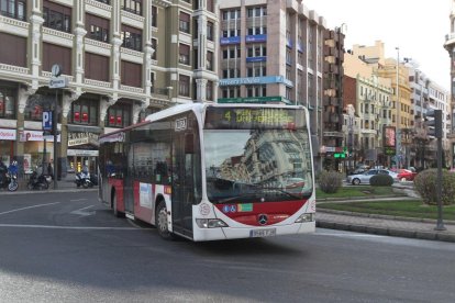 La mejora del transporte urbano fue sufragada con fondos públicos.