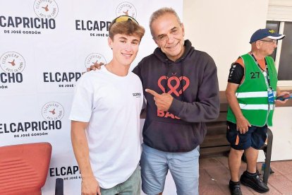 Jaume Masiá, a la izquierda, con otro referente del motociclismo, Daniel Amatriain.