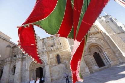 El pendón de San Isidoro ondea desde 1147.