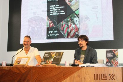 Emilio Martínez, diputado provincial de Cultural presentó la guía junto a Emilio Gancedo.