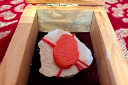 Caja con la piedra del Santo Sepulcro.