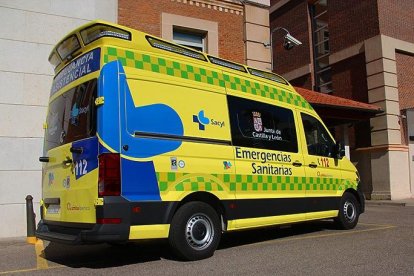 Archivo - Ambulancia Medicalizada de Sacyl.
