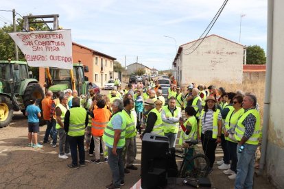 Los chalecos amarillos se concentran en Eslonza como protesta.