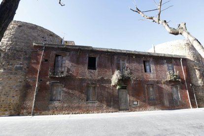 Inmueble del número 9 de la carretera de Los Cubos.