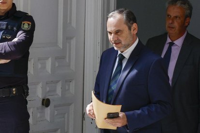 El exministro Jose Luis Ábalos, a la salida este miércoles del Tribunal Supremo.