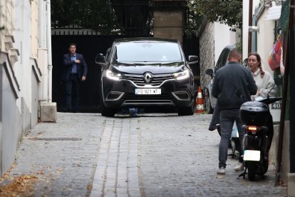 El coche del presidente Nicolas Sarkozy. EFE/EPA/SADAK SOUICI.