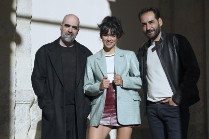 Los actores de la película 'Golpes' Luis Tosar (i), Teresa Garzón (c) y Jesús Carroza (i).