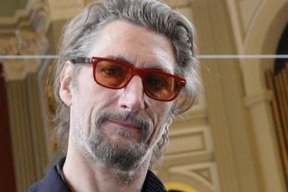 El polifacético Nick Reynolds, director, músico, escultor e hijo de un ladrón legendario.