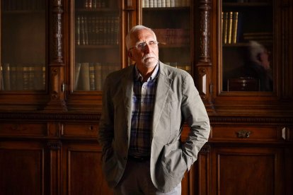 El escritor y académico leonés Luis Mateo Díez.